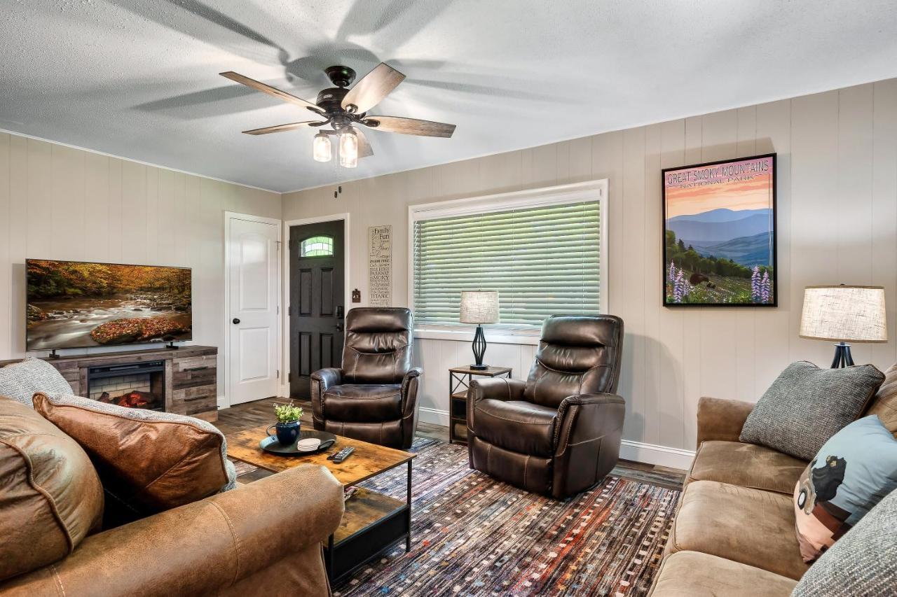 Mountain View Lodge: Pigeon Forge Retreat with Future Hot Tub Exterior photo